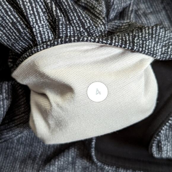 Lululemon Wunder Under Gray Black Textured Print Crop Leggings - Picture 4 of 4